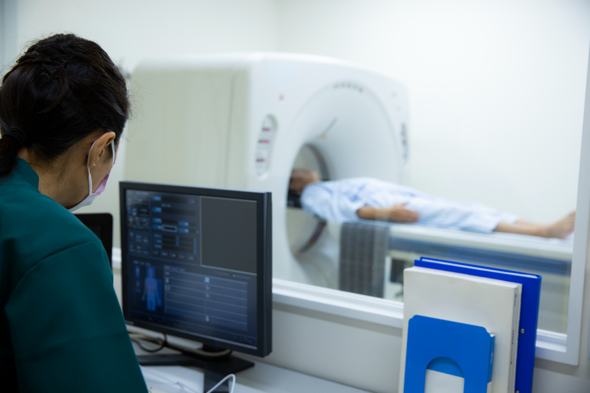認知症の検査って何があるの？それぞれの検査の特徴や検査費用についても解説の画像