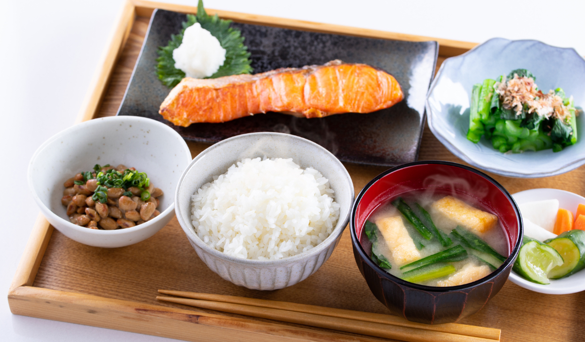 認知症予防に効く食事とは？今日からできる脳に優しい食生活のイメージ画像