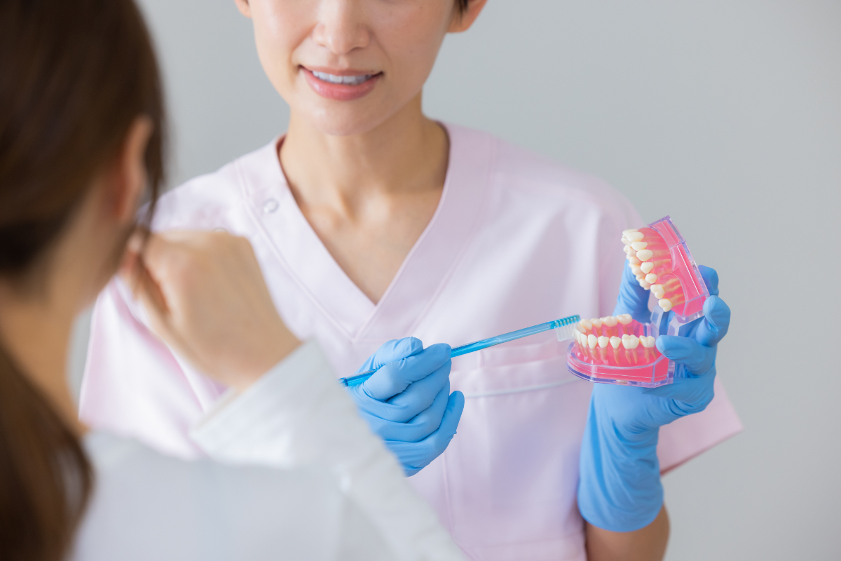 歯周病がアルツハイマー病と関係する？最新研究からみる歯周病のリスクとメカニズムについて解説のイメージ画像