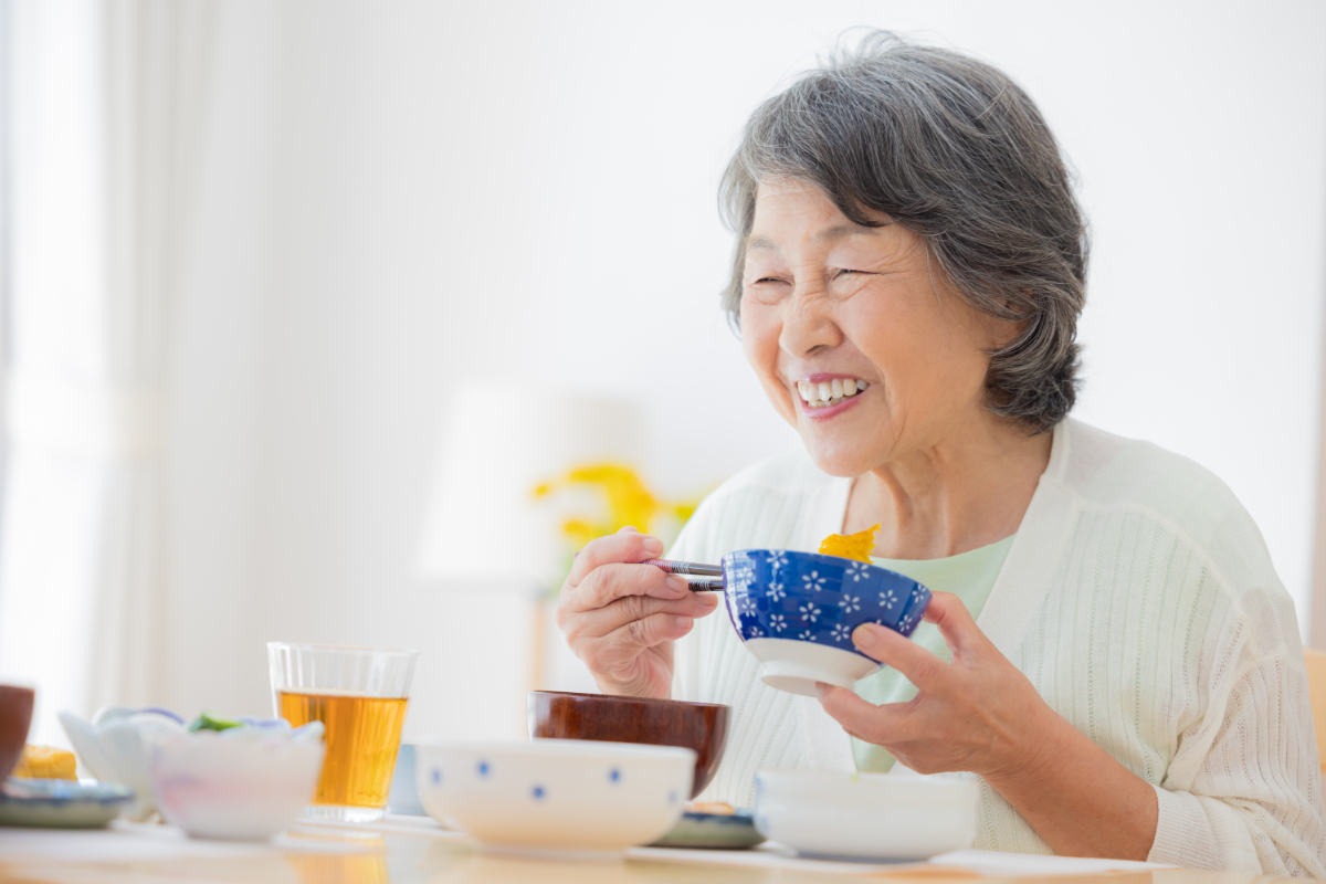 認知症予防に効く食事とは？今日からできる脳に優しい食生活のイメージ画像